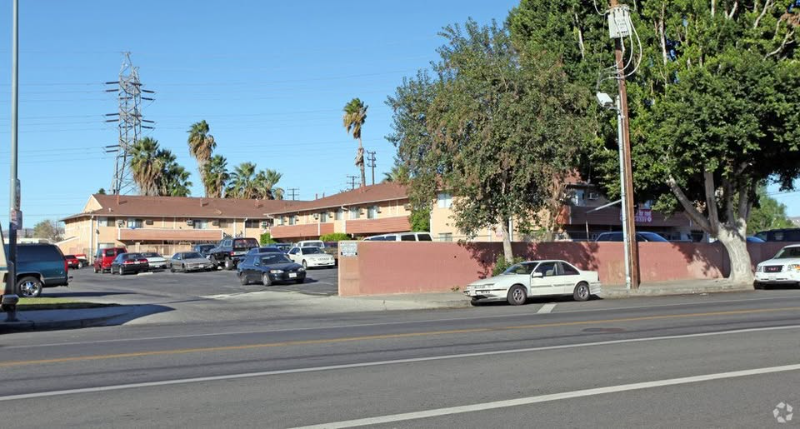 Northridge Apartment: 8661 WILBUR AVENUE