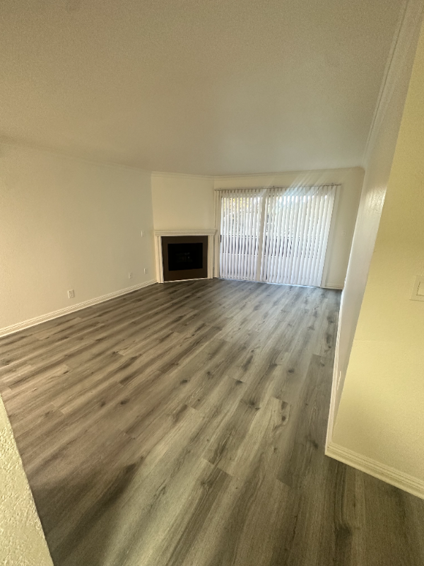 Sherman Oaks Apartment: 15009 moorpark