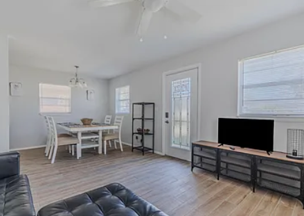 Edgewater House: 436 Palmetto