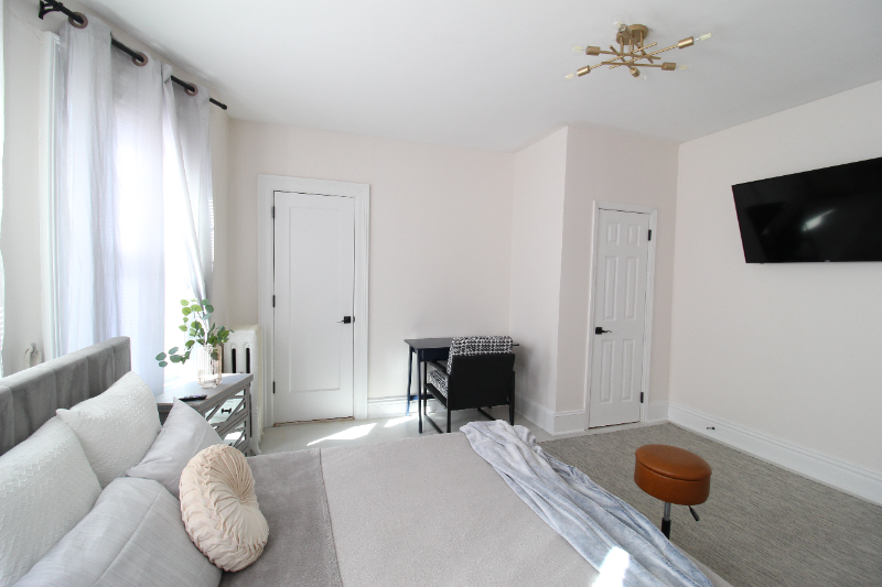 Scranton House: 800 Monroe Ave