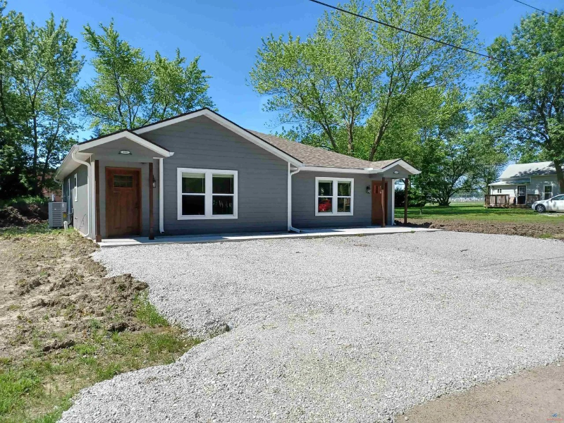 Green Ridge Townhome: 400 W Benton St