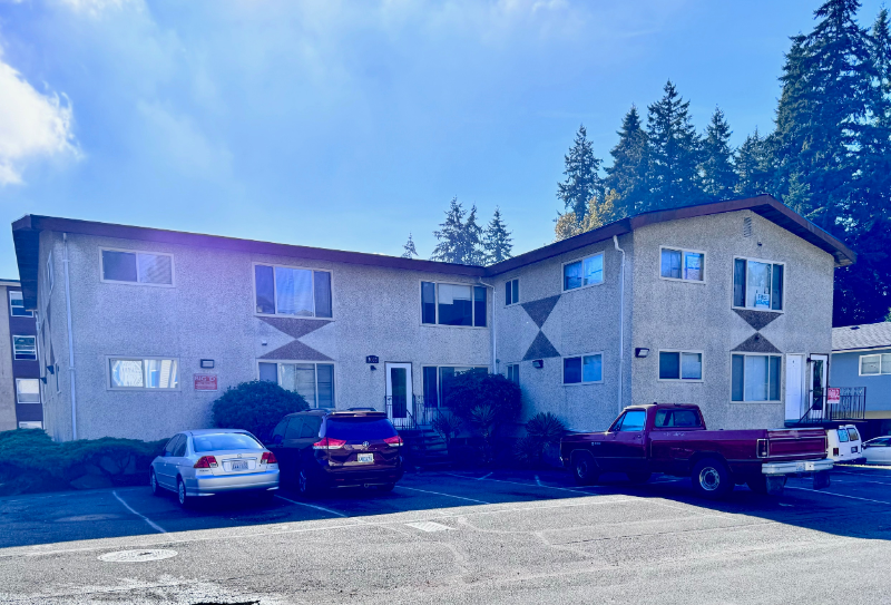 Seattle Apartment: 3033 NE 140th St