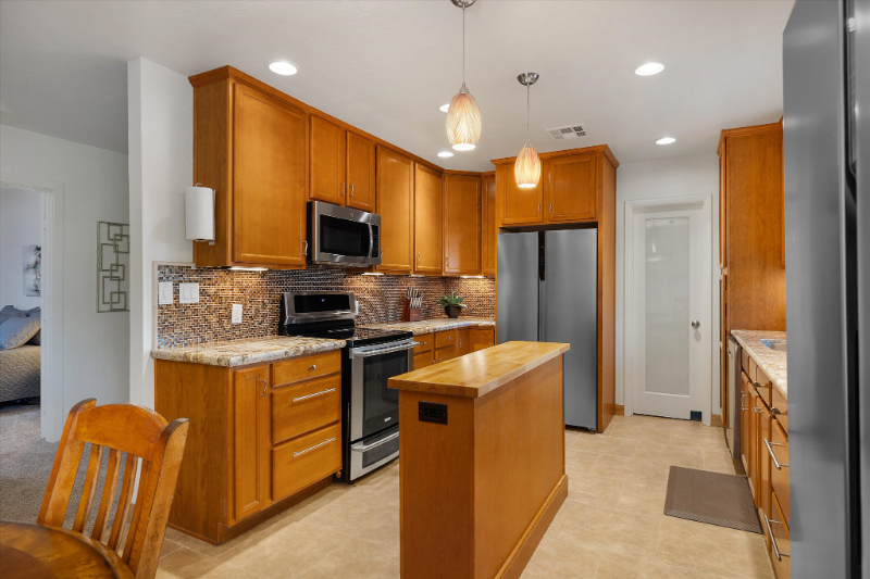 Gilbert House: 334 Horseshoe Ave