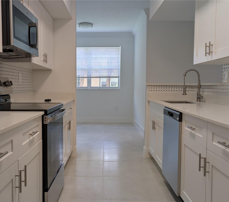 Pembroke Pines Condo: 140 SW 117th Ave