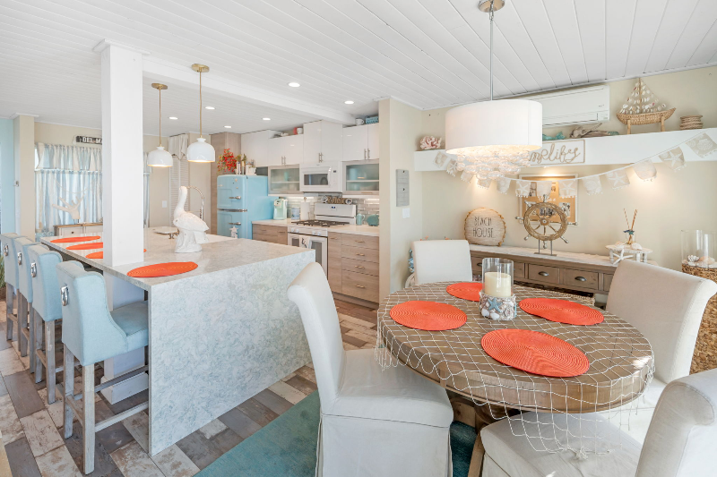 Del Mar Townhome: 303 8th Street