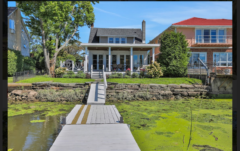 Saugerties House: 126 Lighthouse Drive