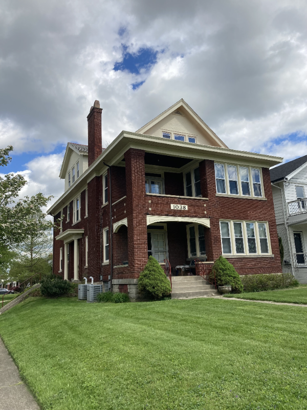 Cincinnati Multiplex: 1038 Overlook Ave., Apt 1