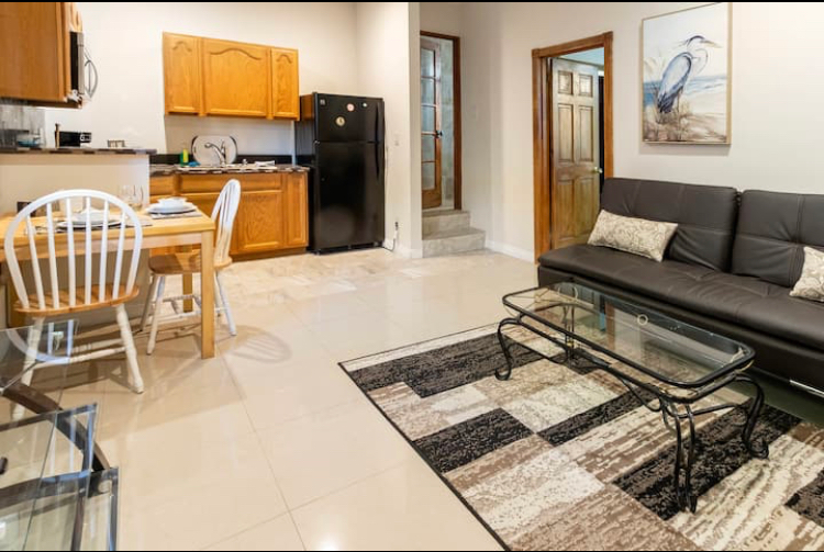 Woodland Hills House: 22972 crespi street