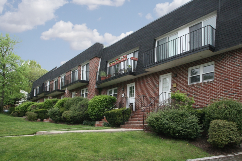 montclair Townhome: 1 carriage