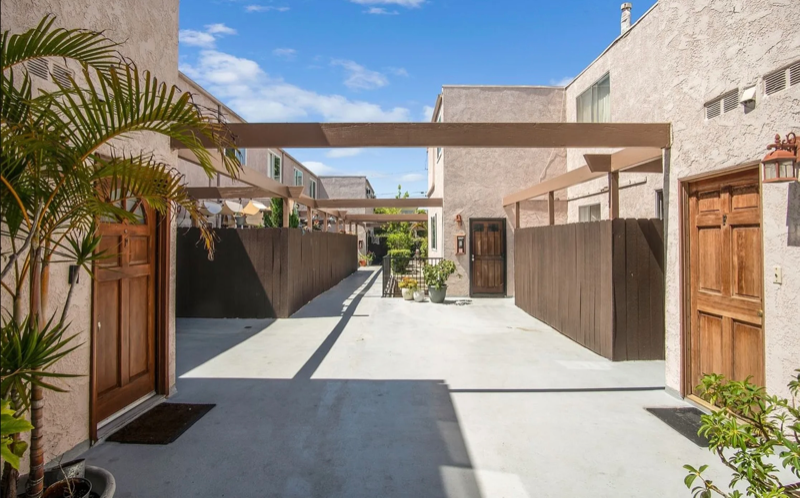 Santa Monica Townhome: 3121 Colorado Ave