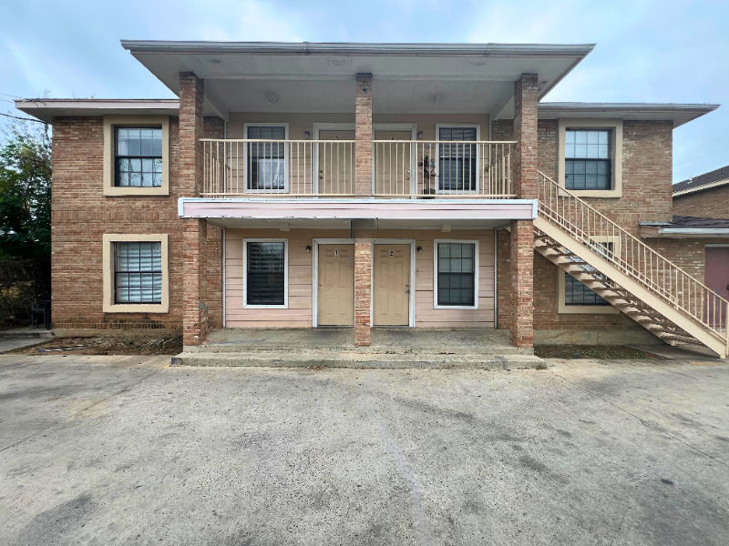 Laredo Multiplex: 301 E Locust St