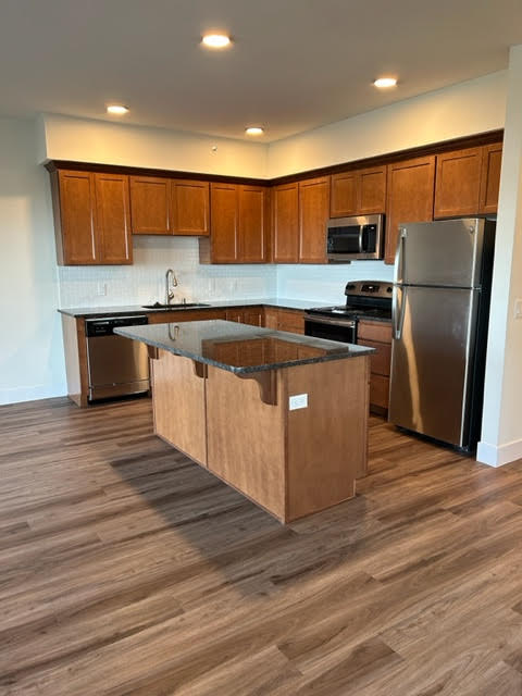 Bellingham Apartment: 700 N. State St. #403