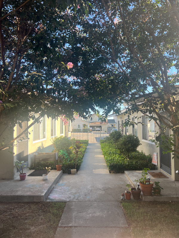 Fullerton Apartment: 358, 362, 366, 370 W. Truslow Ave