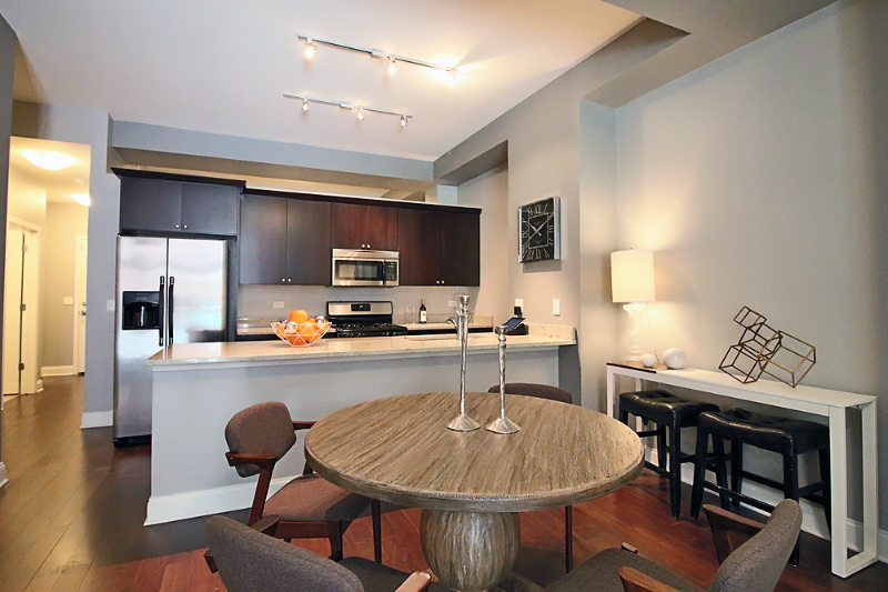 Chicago Apartment: 1930 Wabash Ave