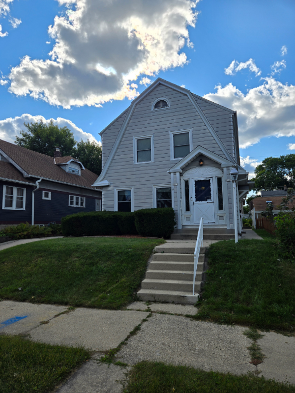 Milwaukee Apartment: 2913 N 55th St