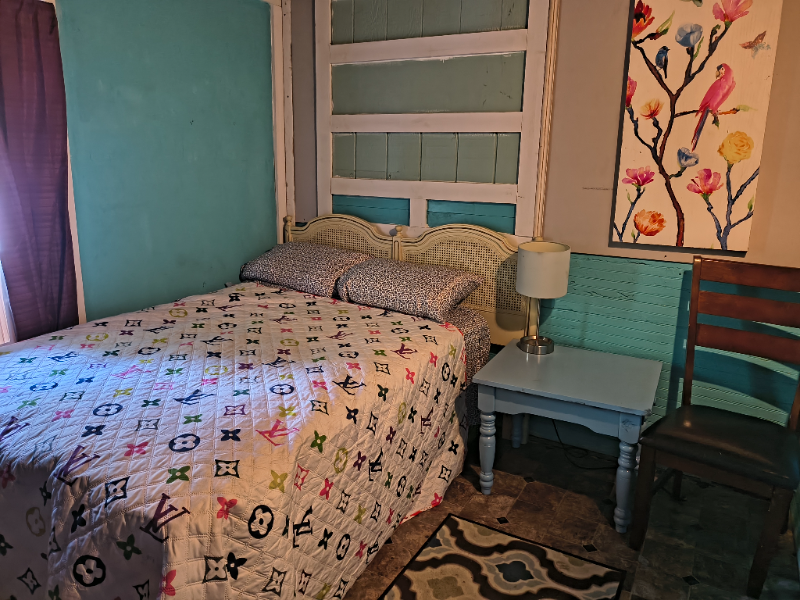 Daytona Beach House: 420 s MLK