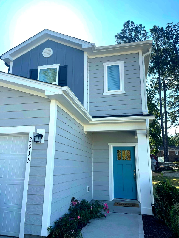 Durham House: 2015 Rockface Way