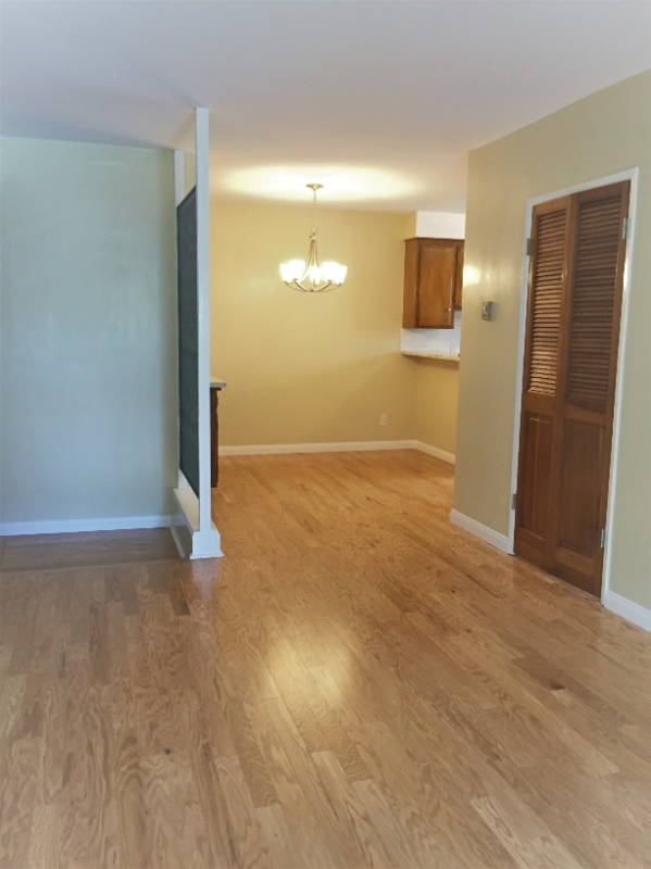 Los Angeles Apartment: 10961 Palms