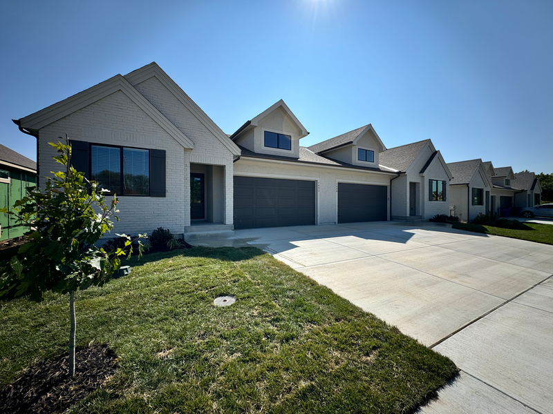 Lees Summit Townhome: 1406 SW Winthrop Ter