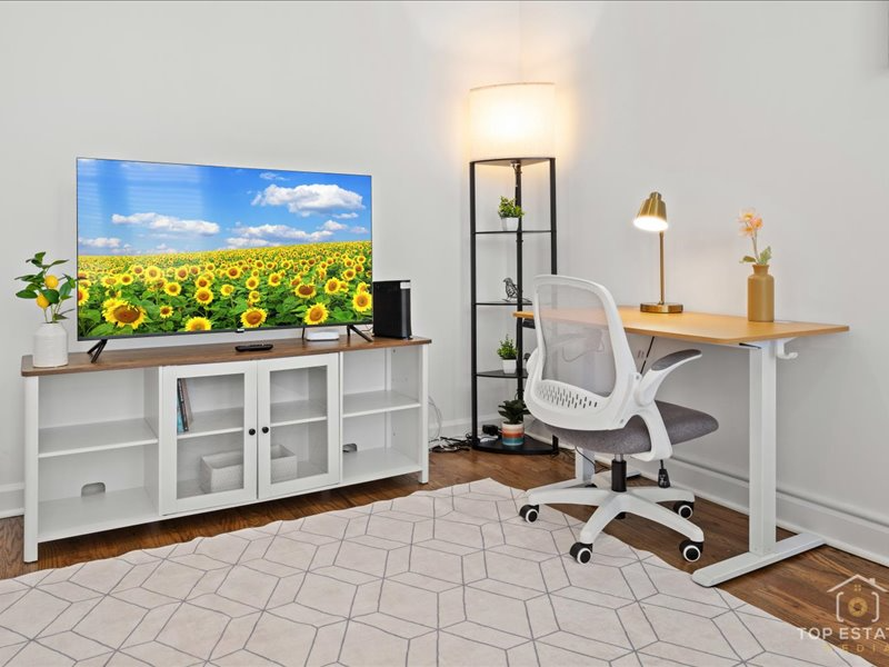 Chicago Apartment: 3529 S Indiana Ave