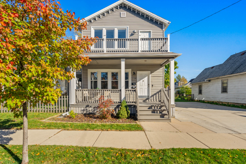 Milwaukee Multiplex: 2138 N Hubbard St