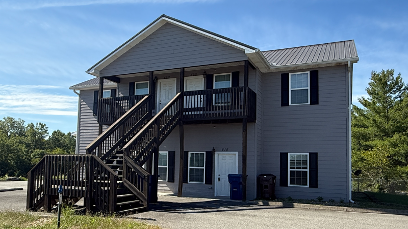 Jefferson Multiplex: 418-420 Circle H Drive