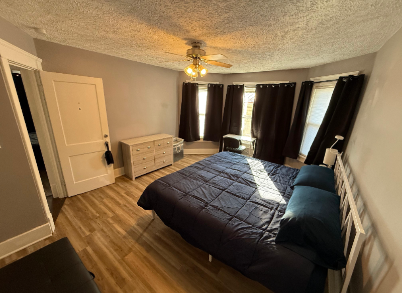 Canton House: 909 4th St NW