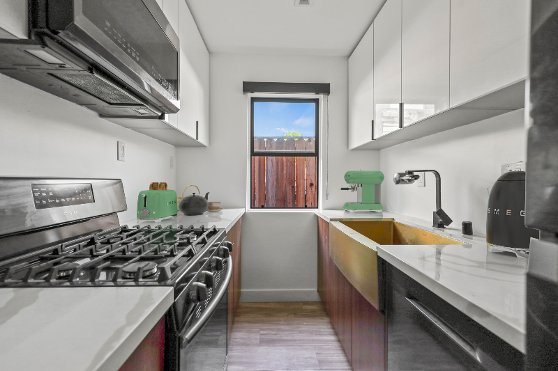 Los Angeles Apartment: 2814 Sichel Street