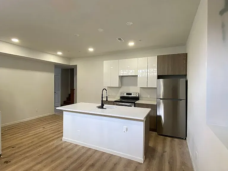 Philadelphia Multiplex: 260 W Johnson St