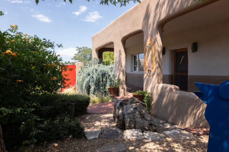 Santa Fe House: 729 Dunlap St