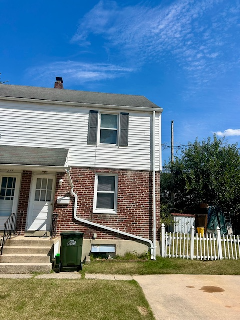 York Townhome: 875 Fahs St