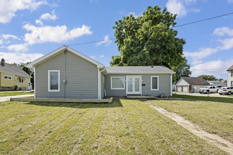 hartford House: 611 e sumner