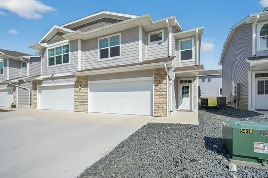 Urbandale Townhome: 5421 154th Court