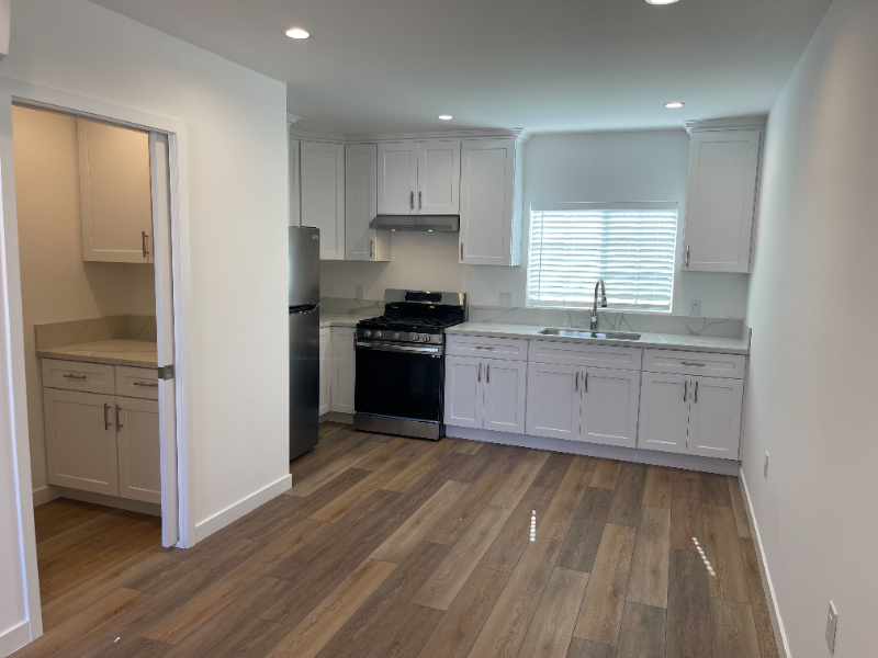 Los Angeles Apartment: 4177 Naomi Ave