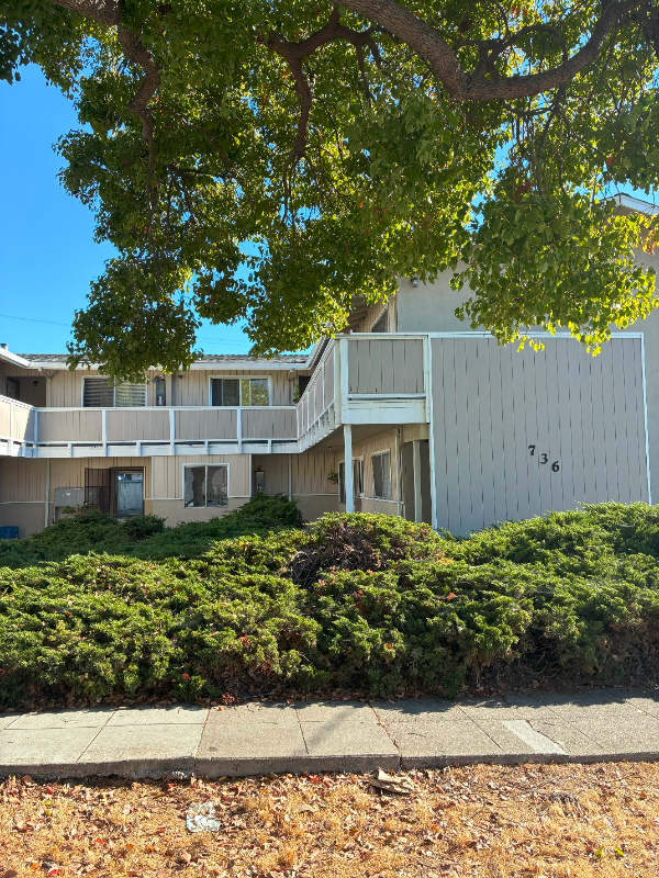 Hayward Apartment: 736 Memorial Way