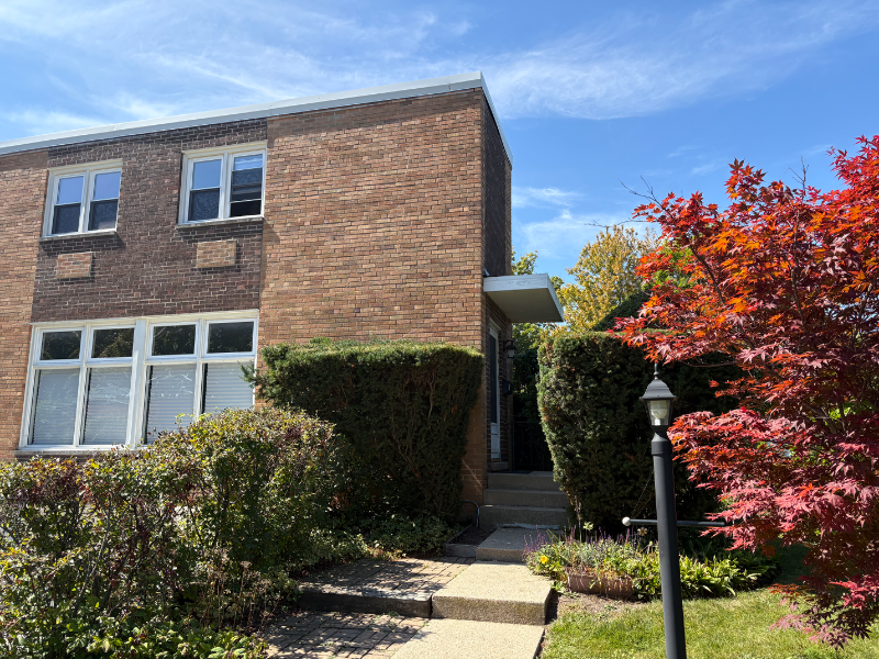 Highland Park Townhome: 432 Elm Street