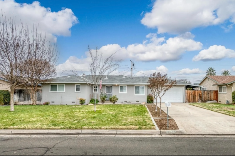 Fresno House: 5641 E Austin Way