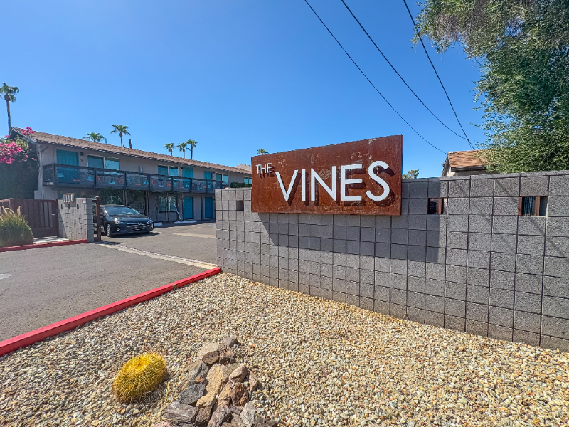 Phoenix Apartment: 1110 E Highland Ave