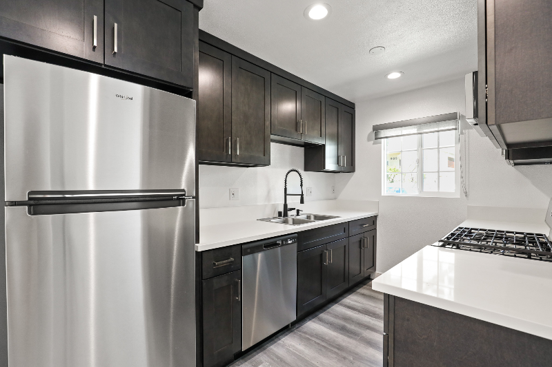 Los Angeles Apartment: 900 W College Street