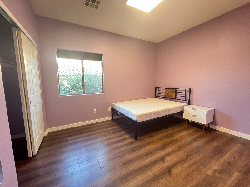 North Las Vegas House: 916 E Bob Barney Ct