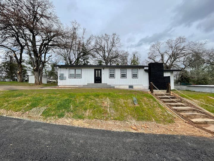 Redding House: 6613 Stoney Dr.