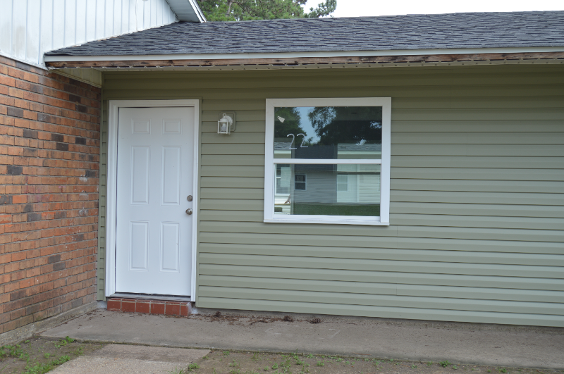 Broussard Apartment: 219 Leon Street