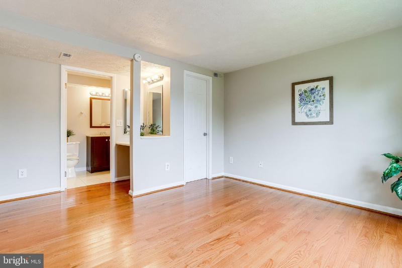 Alexandria Condo: 8385 Brockham Dr