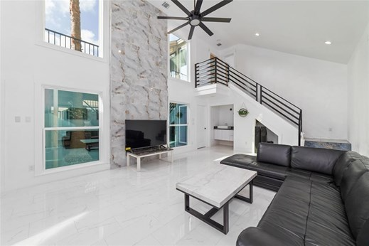 Houston House: 15214 La Mancha Dr