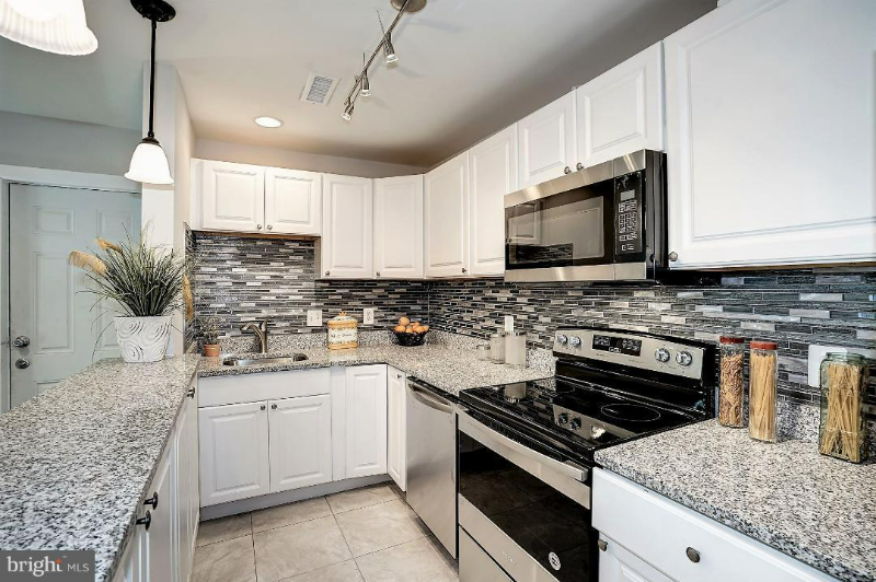 Washington Townhome: 319 Burns St. SE