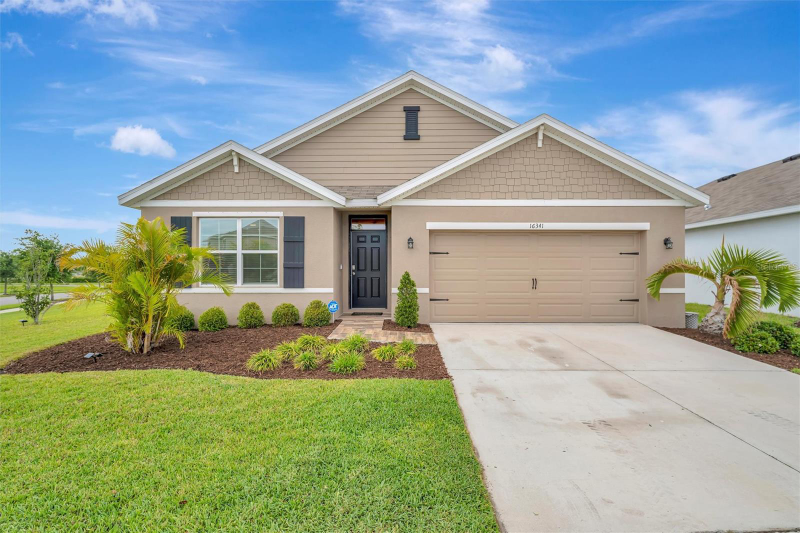 Wimauma House: 16341 LITTLE GARDEN DR