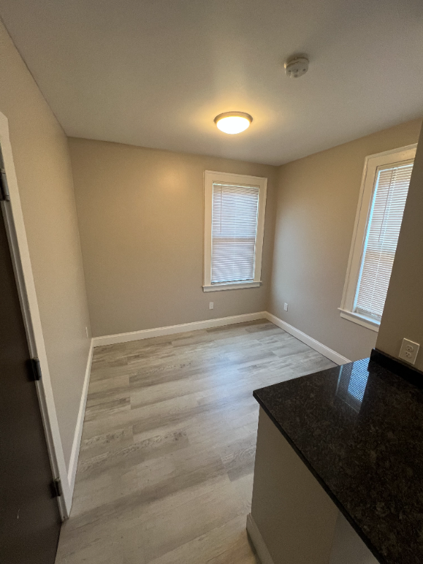 Hartford Apartment: 2020 Park Street