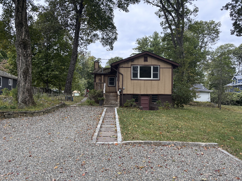 MOHEGAN LAKE House: 3079 Maqua Place