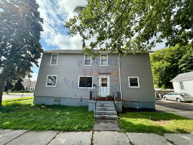 Sheboygan Townhome: 803 Spring Ave