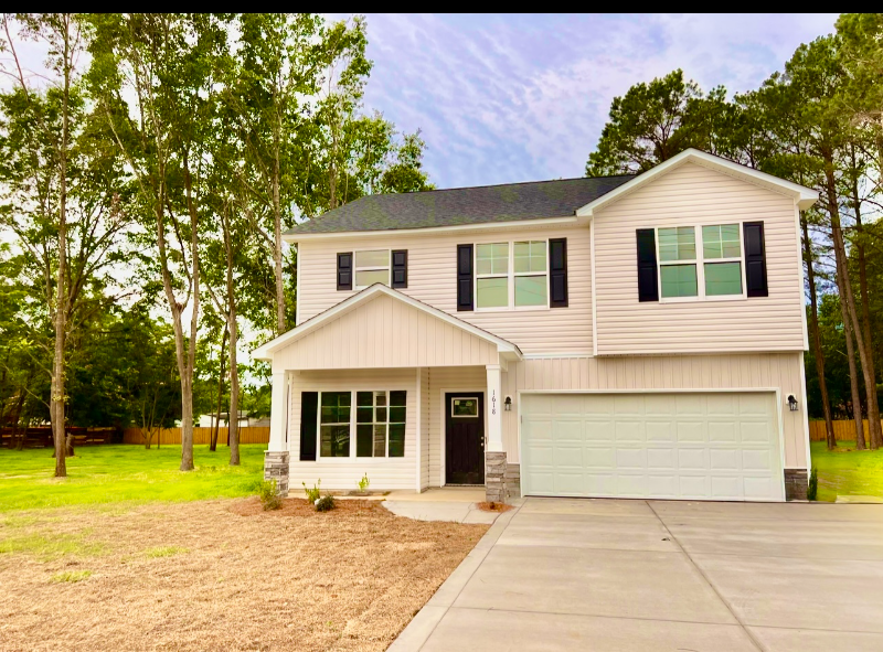 Fayetteville House: 1618 Strickland Bridge Road